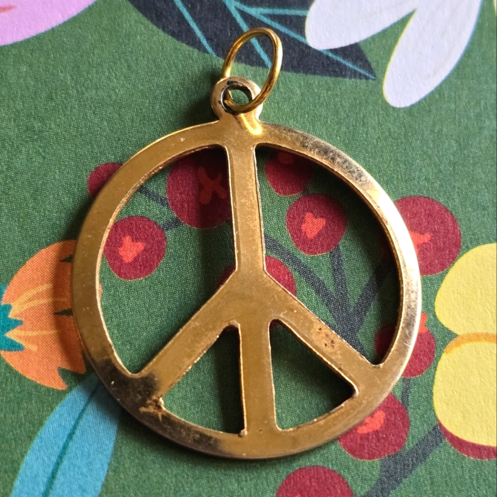 Peace sign pendant gold tone metal hippie style